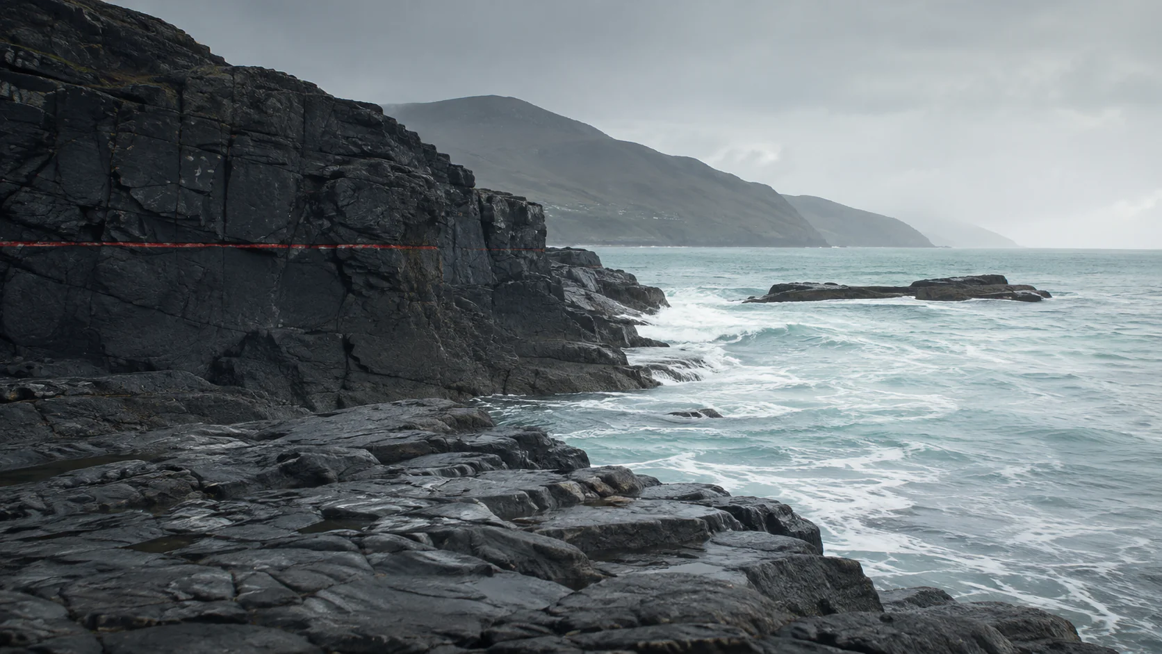 Black cliff red seam turquoise surf